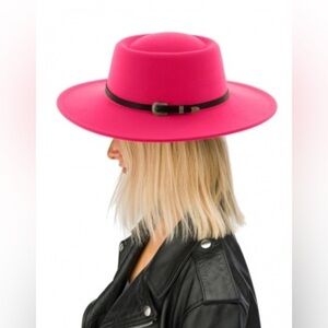 New fuchsia pink felt 2.5 brim hat contrast black & silver tone western buckle